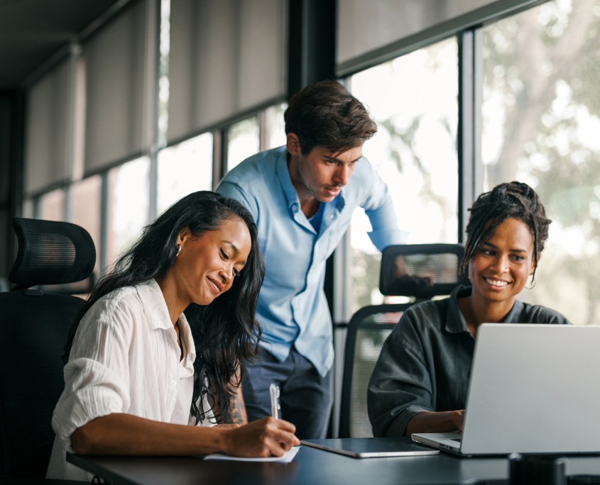 It Workers On Computer In Office 1548909536
